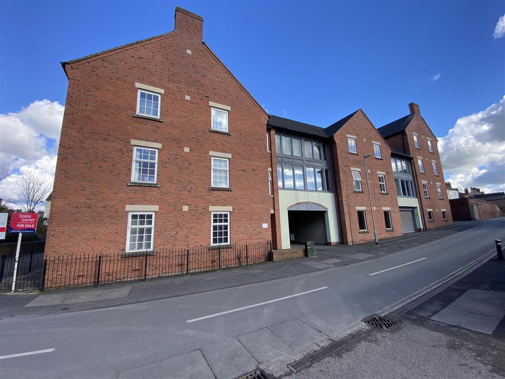 2 bed flat for sale in Kenilworth Court, Abbey Street, Stone ST15, £140,000