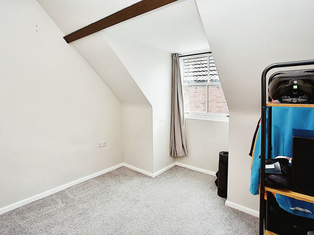 2 bed flat for sale in Stoke Road, Gosport PO12, £150,000