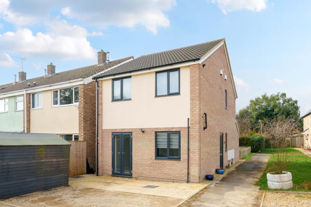 1 bed flat for sale in Carterton, Oxfordshire OX18, £160,000