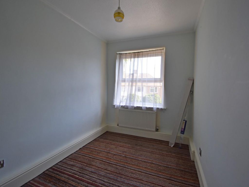 2 bed flat for sale in Upper Queens Road, Ashford TN24, £120,000