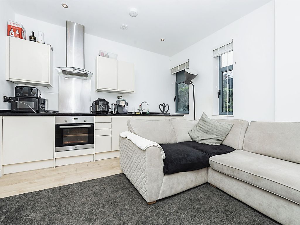 1 bed flat for sale in Wolsey Road, Hemel Hempstead HP2, £160,000