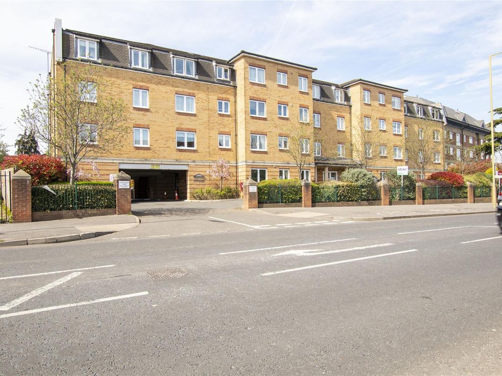 1 bed flat for sale in Cliff Richard Court, High Street, Cheshunt EN8, £105,000