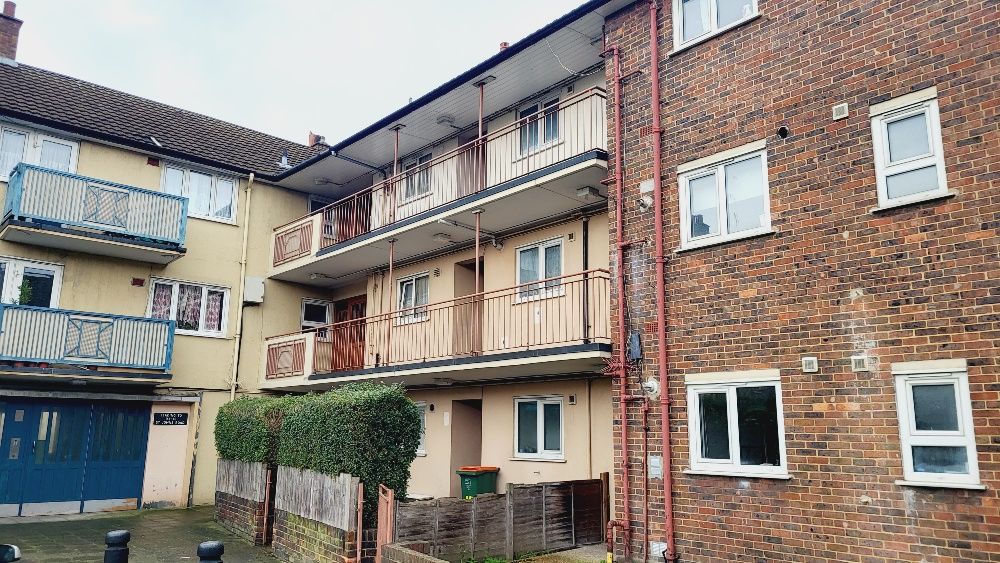 1 bed flat for sale in Thorne Close, Canning Town E16, £275,000