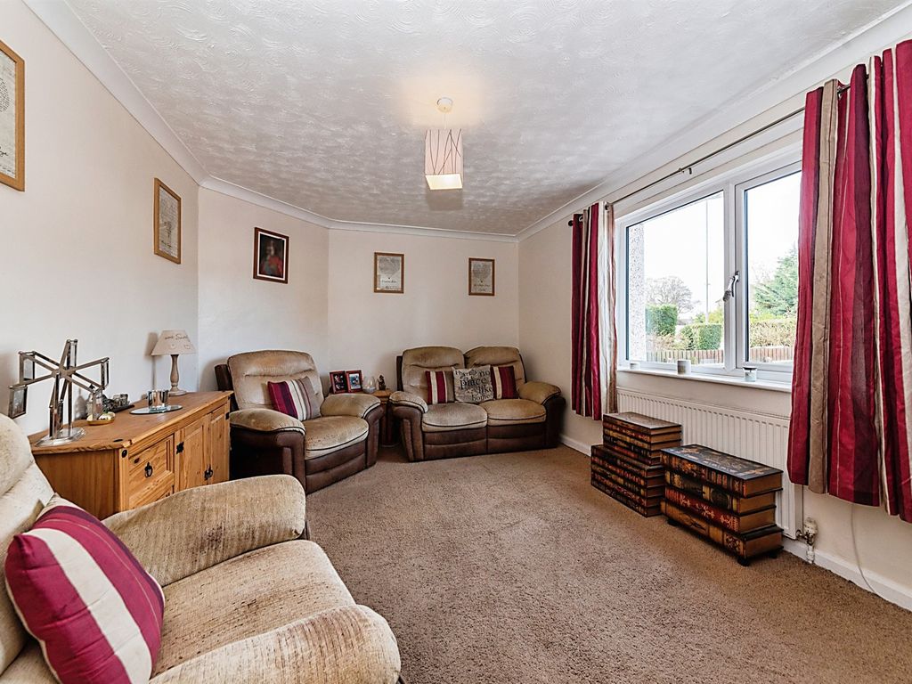3 bed end terrace house for sale in Essex Road, Stamford PE9, £240,000