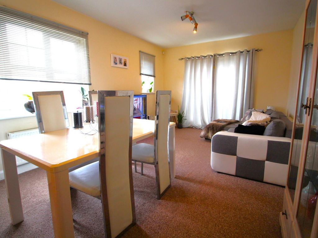 2 bed flat for sale in Moor Lane, Wythenshawe, Manchester M23, £140,000