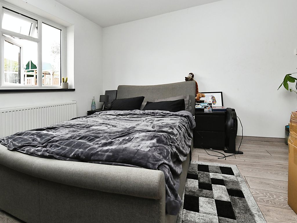 2 bed maisonette for sale in Avon Road, Chelmsford, Essex CM1, £240,000