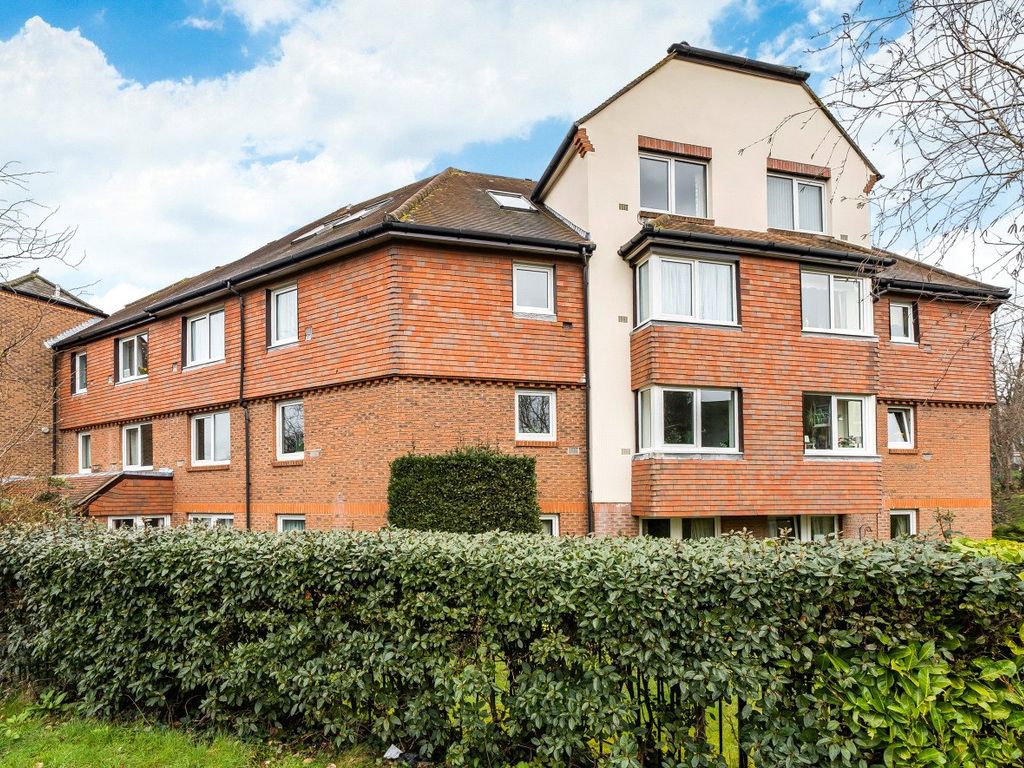 1 bed detached house for sale in Guildford, Surrey GU1, £170,000