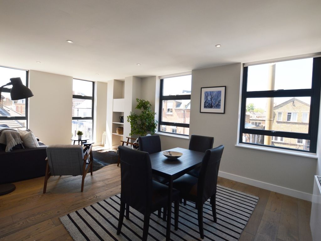 1 bed flat for sale in South Street, Bromley BR1, £325,000