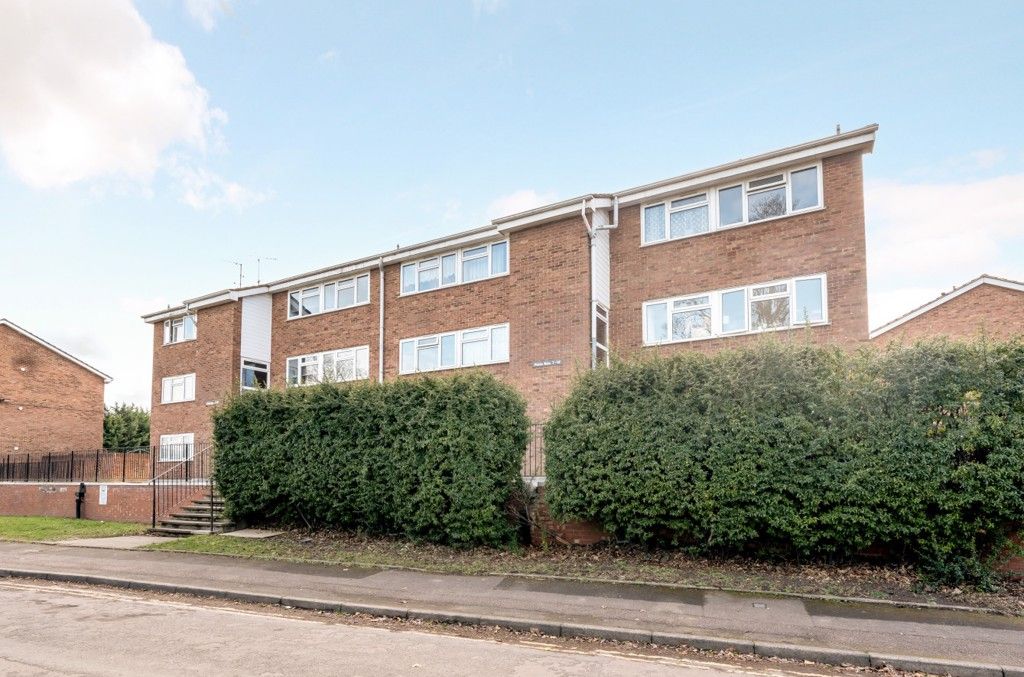 2 bed flat for sale in Riverside Close, Bedford, Bedfordshire MK42, £165,000