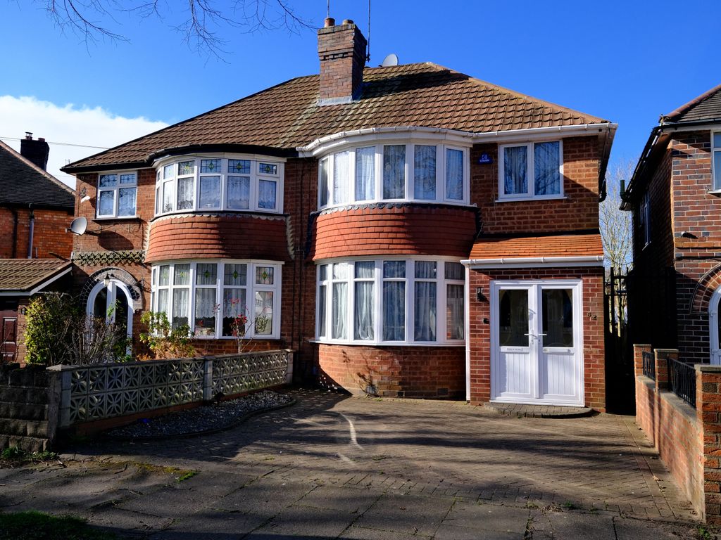 3 bed semi-detached house for sale in Woodford Green Road, Hall Green, Birmingham B28, £300,000