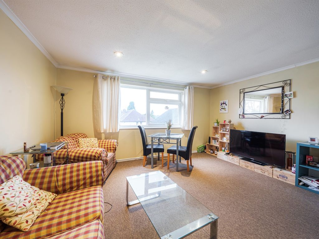 1 bed flat for sale in Ray Park Avenue, Maidenhead SL6, £235,000