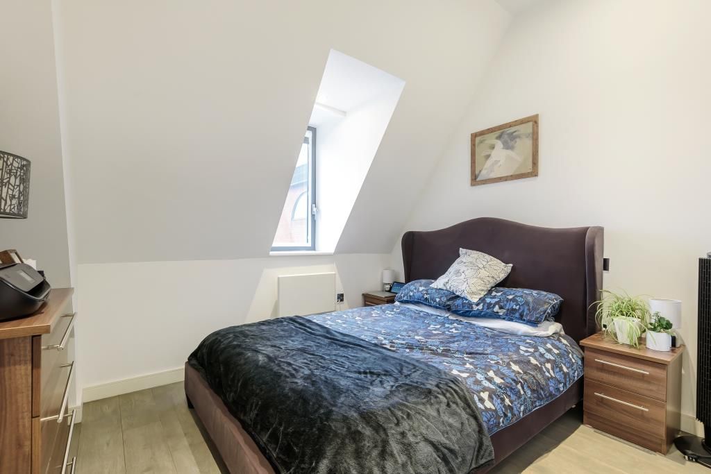 1 bed flat for sale in Slough, Berkshire SL1, £210,000
