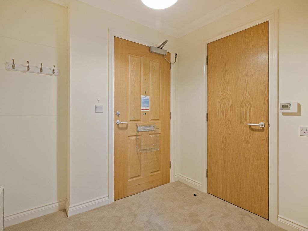 1 bed flat for sale in Valley Drive, Ilkley LS29, £225,000