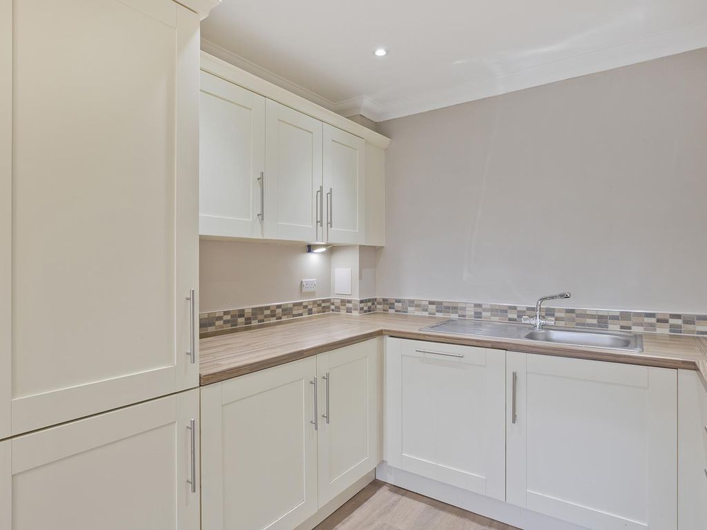 1 bed flat for sale in Valley Drive, Ilkley LS29, £225,000