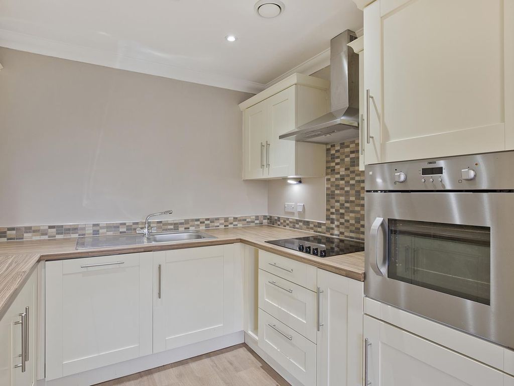 1 bed flat for sale in Valley Drive, Ilkley LS29, £225,000