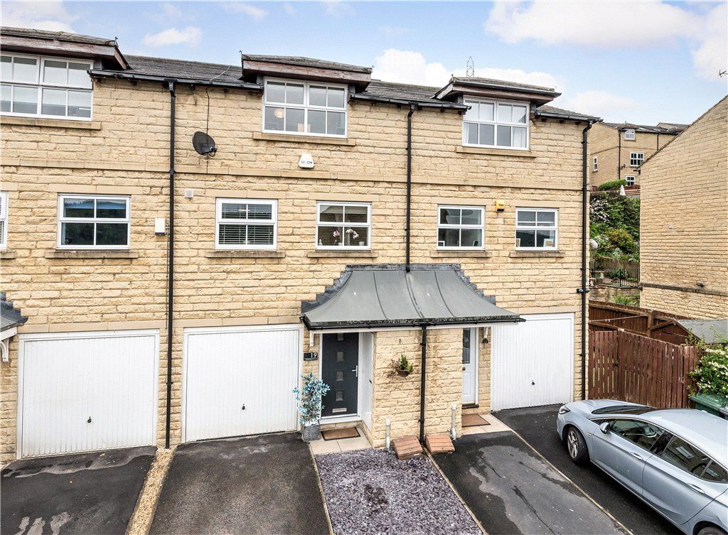 3 bed town house for sale in Middlefield Court, East Morton, West Yorkshire BD20, £225,000