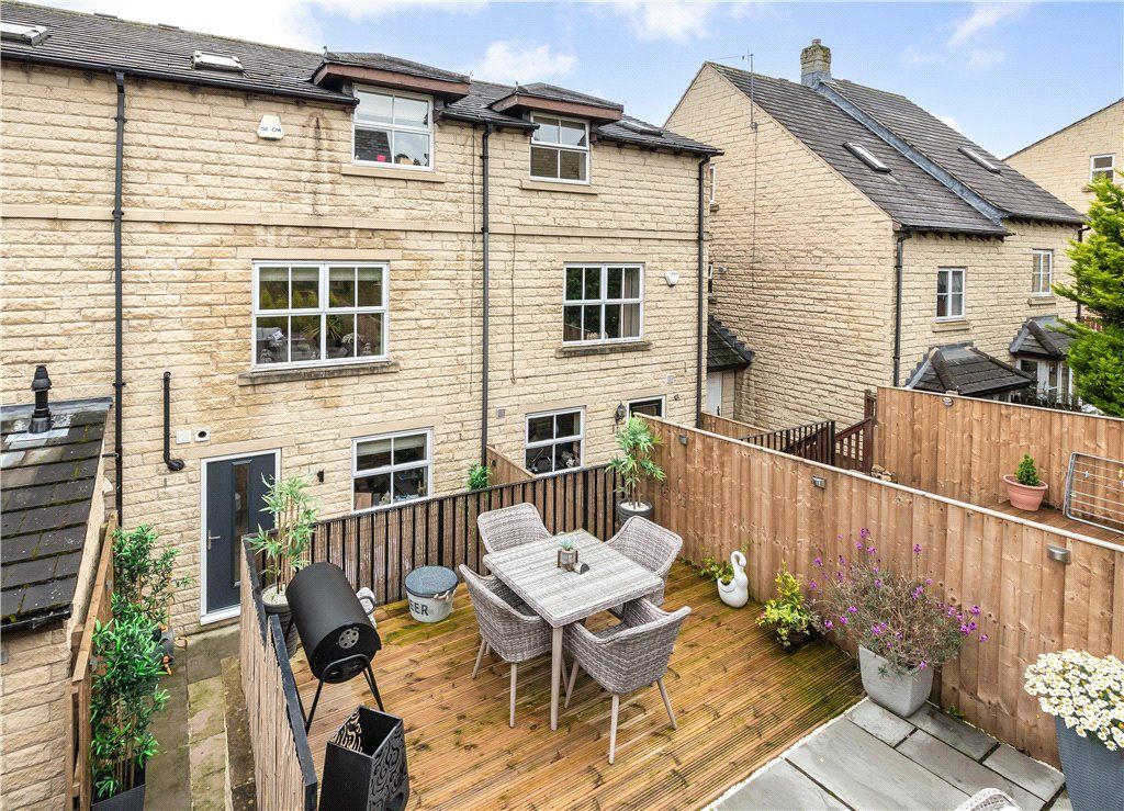 3 bed town house for sale in Middlefield Court, East Morton, West Yorkshire BD20, £225,000