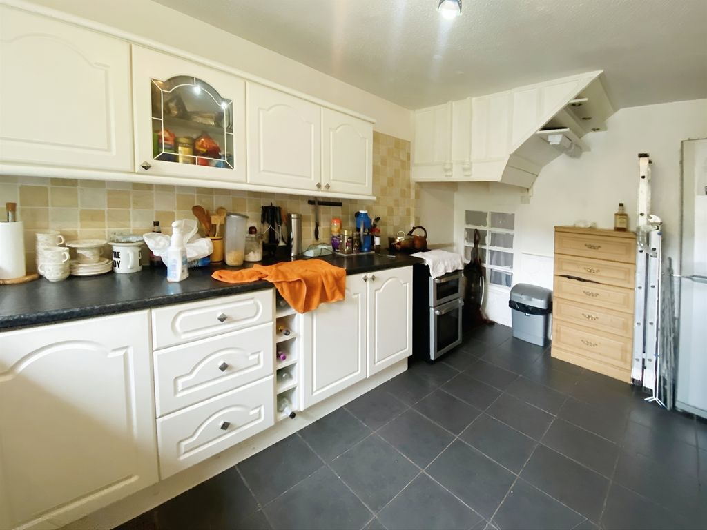 3 bed terraced house for sale in Price Close, Newport NP20, £150,000