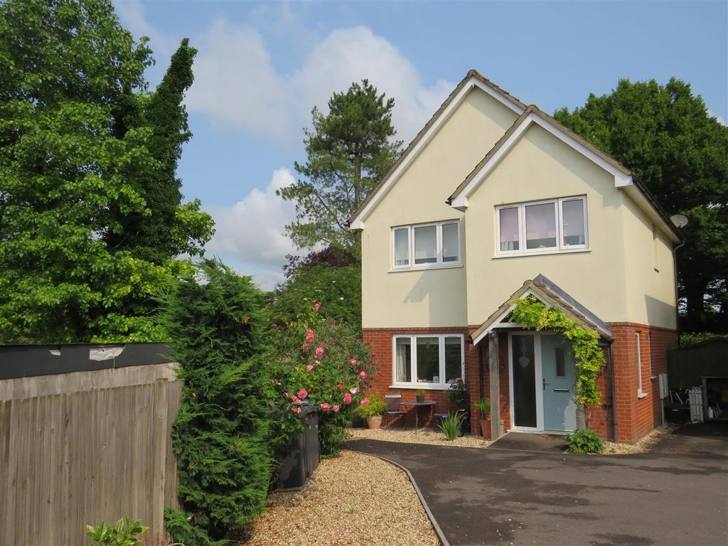 3 bed detached house for sale in Antrobus Road, Amesbury, Salisbury SP4, £307,000