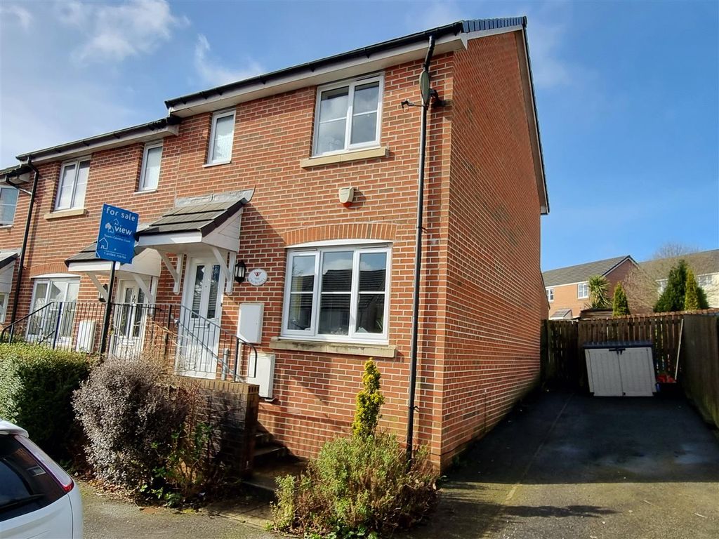 3 bed property for sale in Scarne Side Grove, Launceston PL15, £225,000