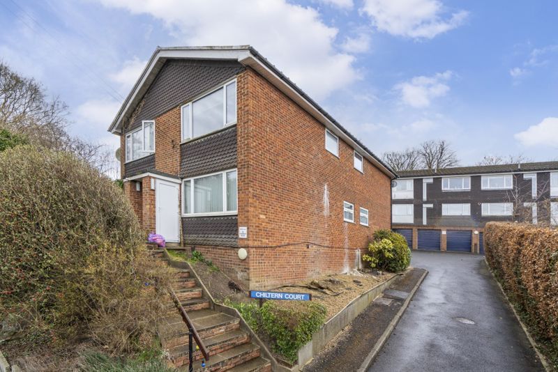1 bed flat for sale in Chiltern Court, Cameron Road, Chesham HP5, £210,000
