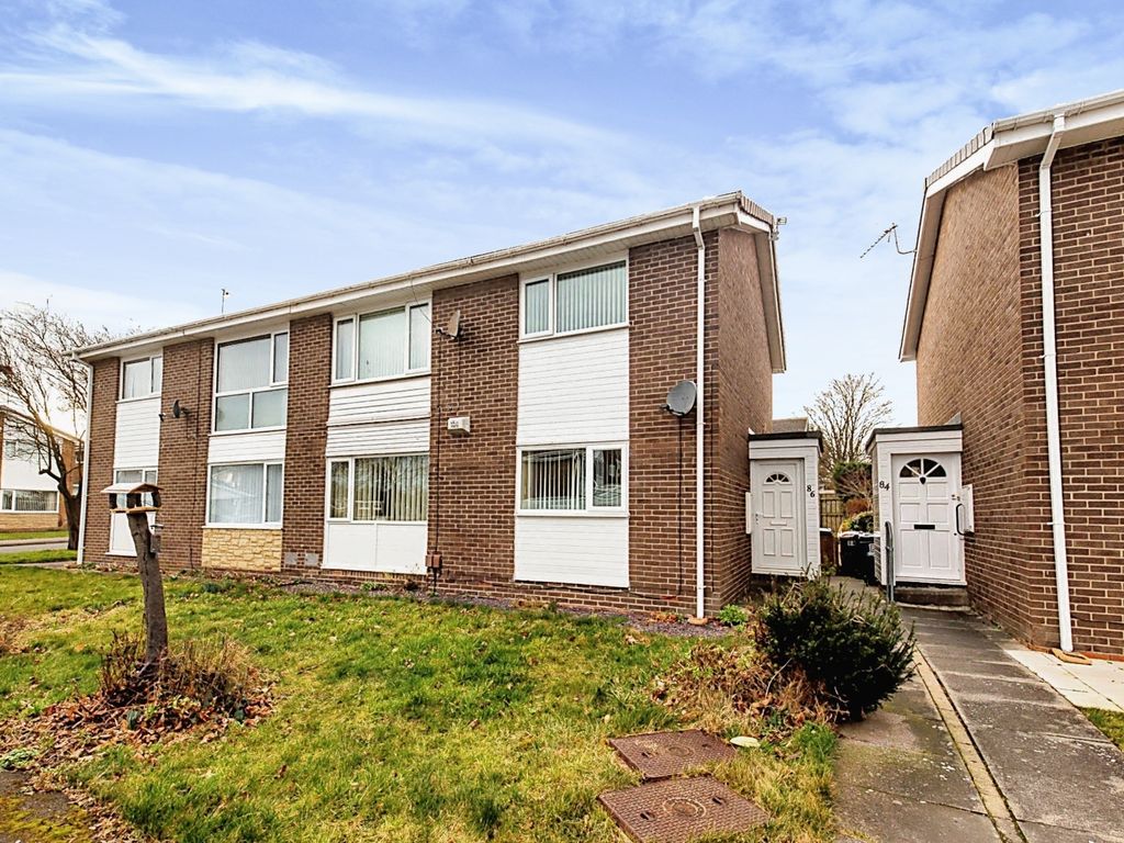 2 bed flat for sale in Dilston Close, Washington NE38, £60,000