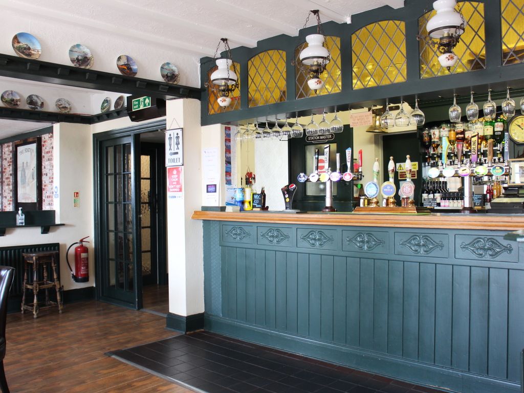 Pub/bar for sale in Station Road, Immingham DN40, £300,000