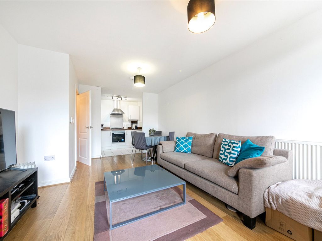 1 bed flat for sale in Shepherd Court, Grundy Street, London E14, £318,000