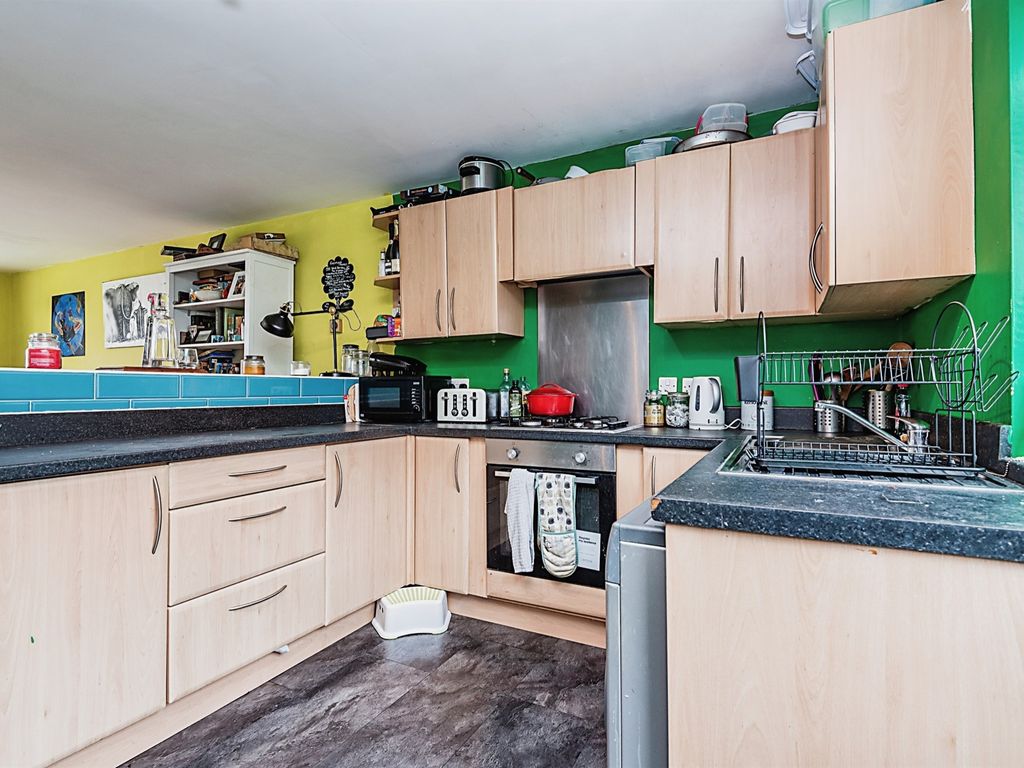 3 bed flat for sale in Bearlands, Wotton-Under-Edge GL12, £199,950
