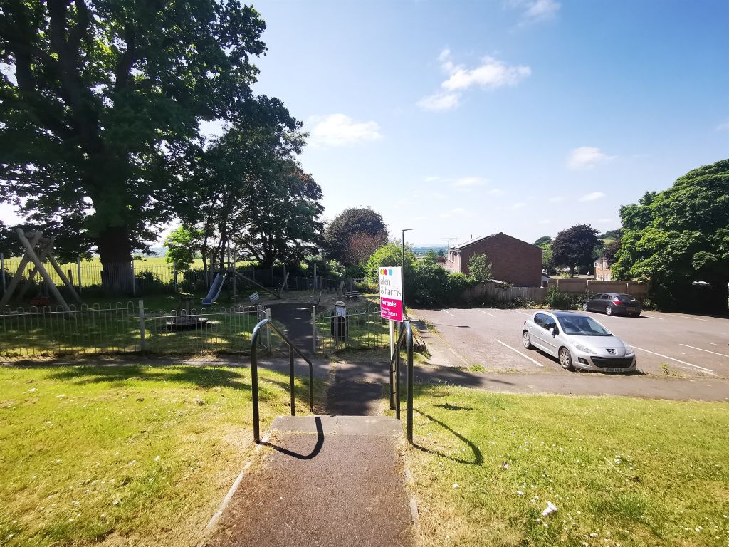 3 bed flat for sale in Bearlands, Wotton-Under-Edge GL12, £199,950