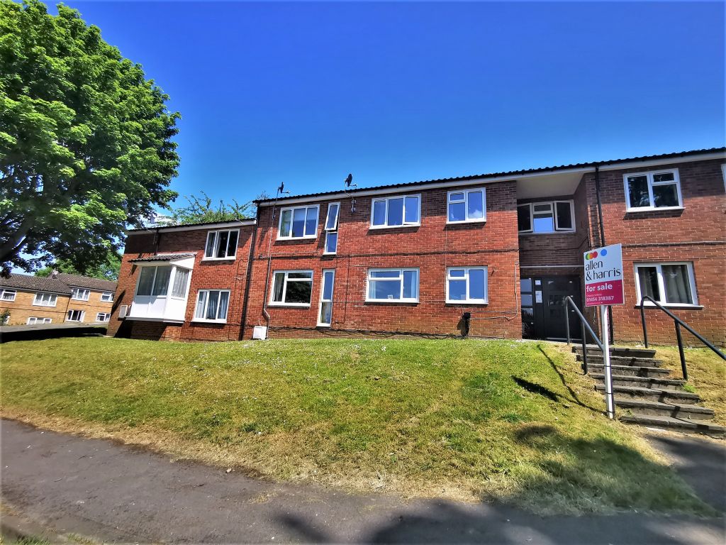 3 bed flat for sale in Bearlands, Wotton-Under-Edge GL12, £199,950