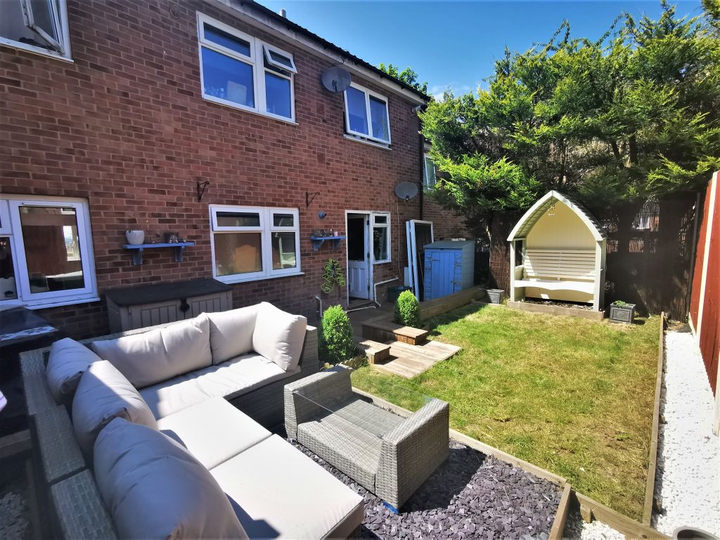 3 bed flat for sale in Bearlands, Wotton-Under-Edge GL12, £199,950
