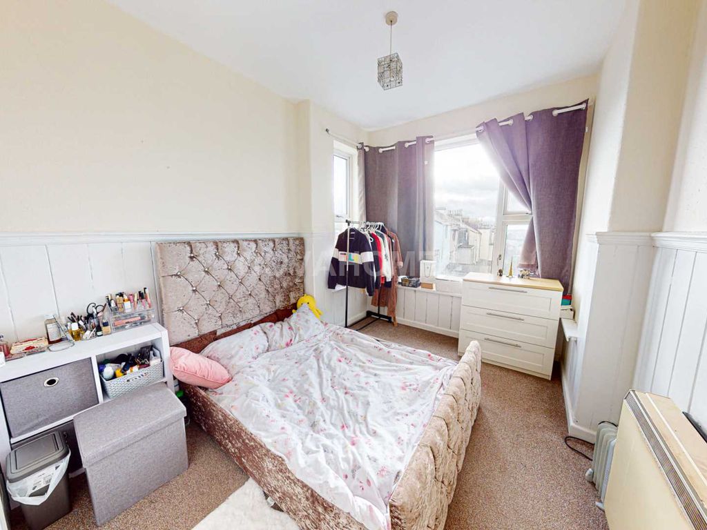 1 bed flat for sale in Seaton Lane, Mutley Plain PL4, £75,000