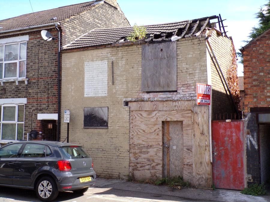 Detached house for sale in Battison Street, Bedford MK40, £130,000
