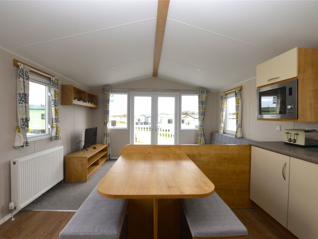 3 bed mobile/park home for sale in Parkdean Resorts, Lizard Point Holiday Park, Ruan Minor, Helston TR12, £37,000
