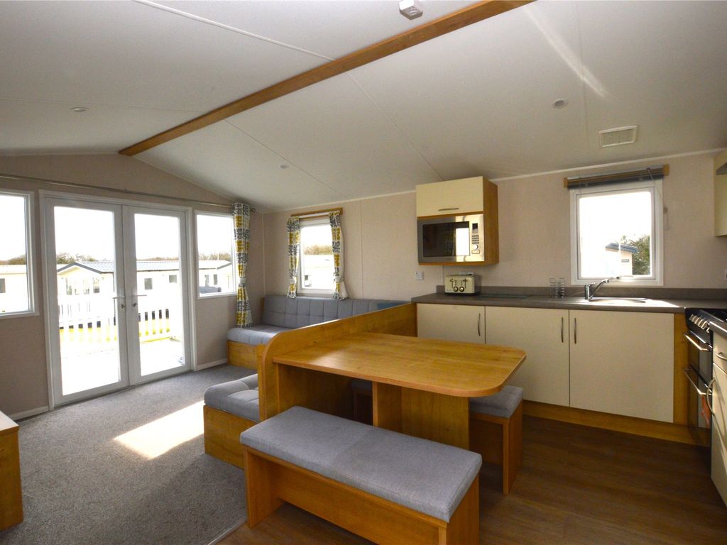 3 bed mobile/park home for sale in Parkdean Resorts, Lizard Point Holiday Park, Ruan Minor, Helston TR12, £37,000