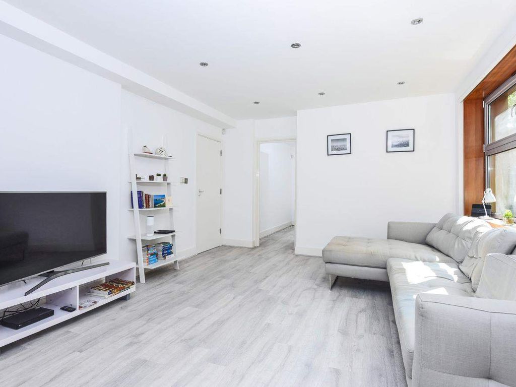 1 bed flat for sale in Kingston Hill, Kingston Upon Thames KT2, £275,000