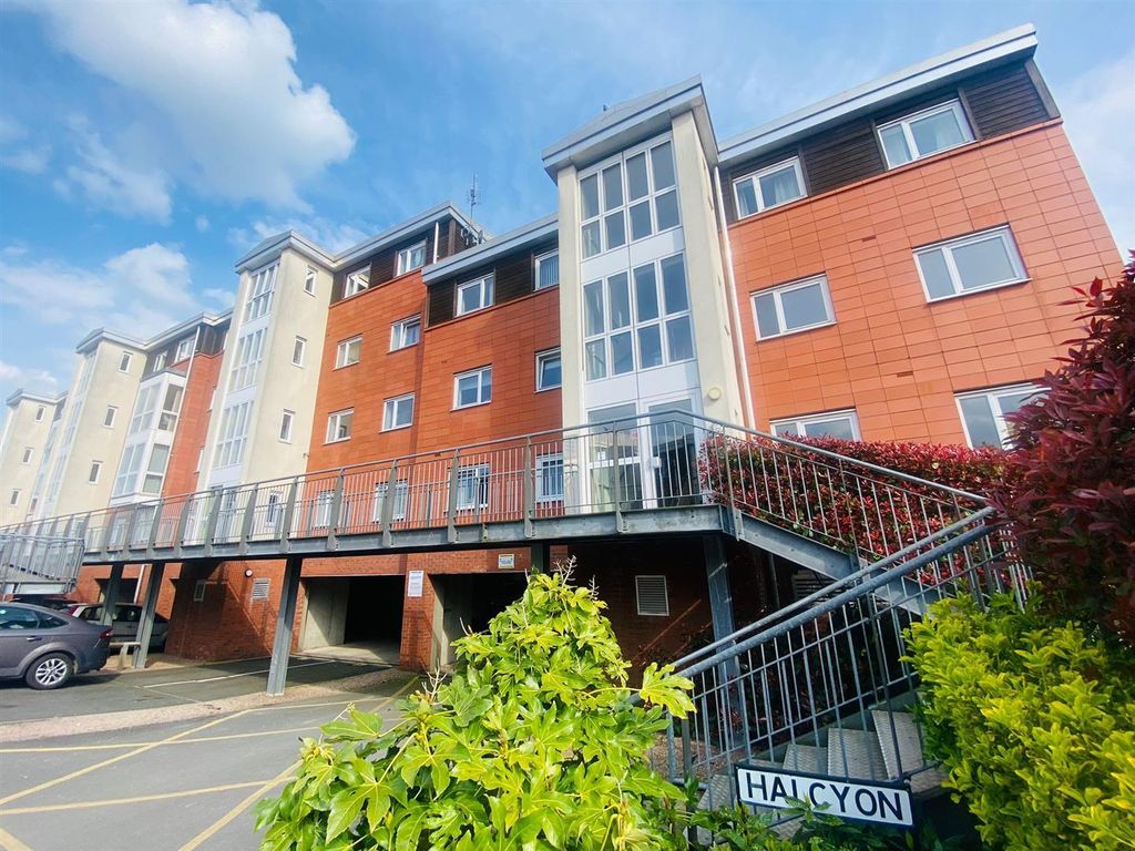2 bed flat for sale in The Waterfront, Selby YO8, £110,000