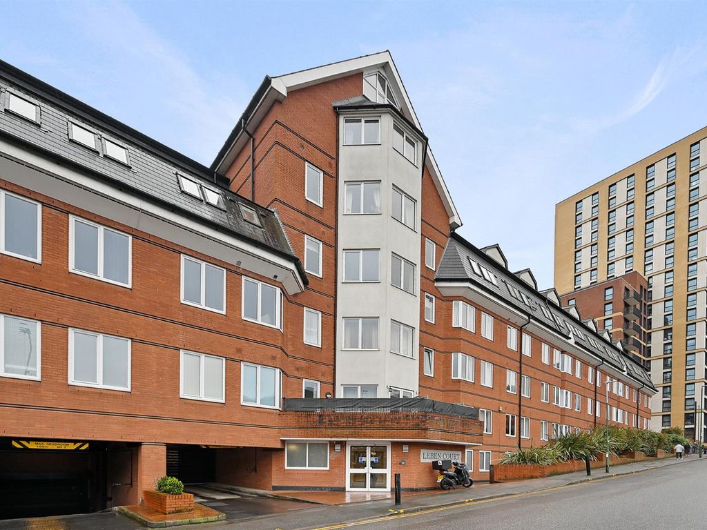 1 bed flat for sale in Sutton Court Road, Sutton SM1, £300,000
