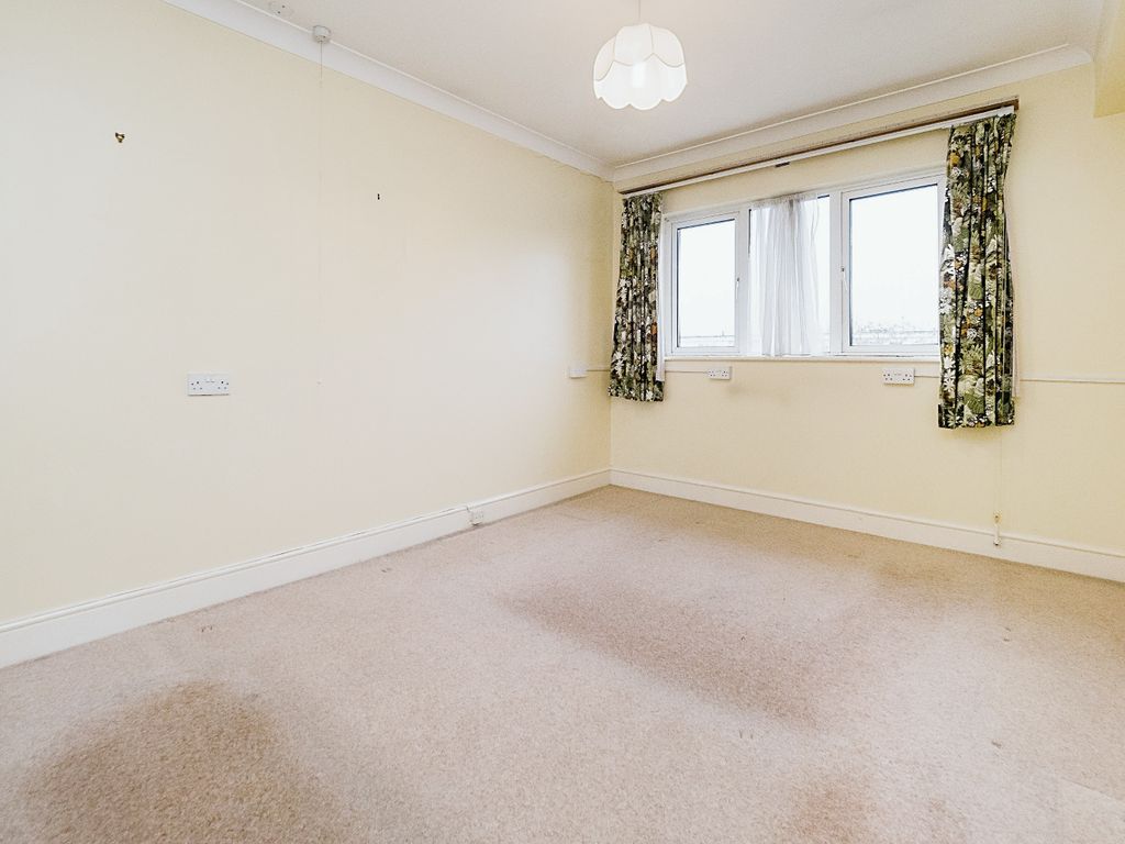 1 bed flat for sale in Ellen Court, 14 The Ridgeway, Chingford, London E4, £140,000