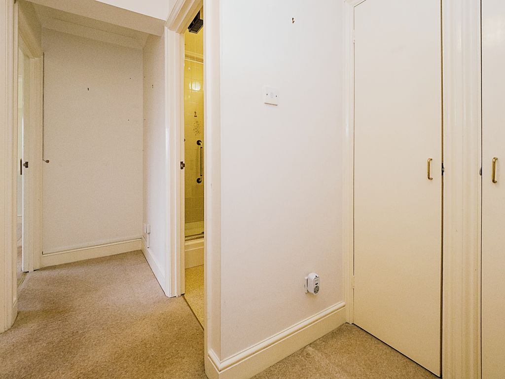 1 bed flat for sale in Ellen Court, 14 The Ridgeway, Chingford, London E4, £140,000