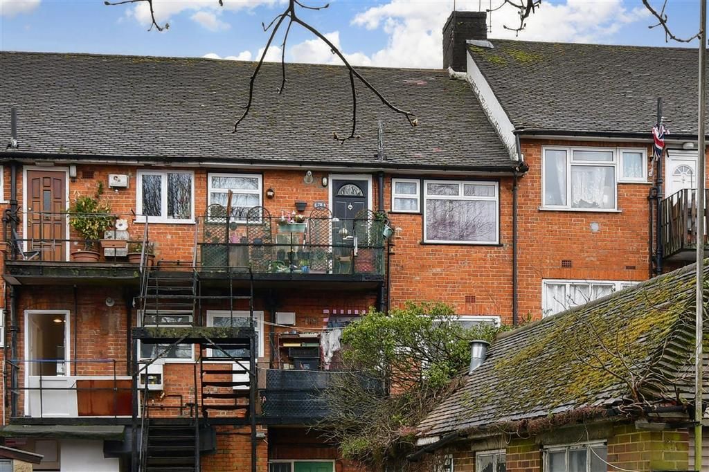 2 bed flat for sale in Brighton Road, Burgh Heath, Tadworth, Surrey KT20, £190,000