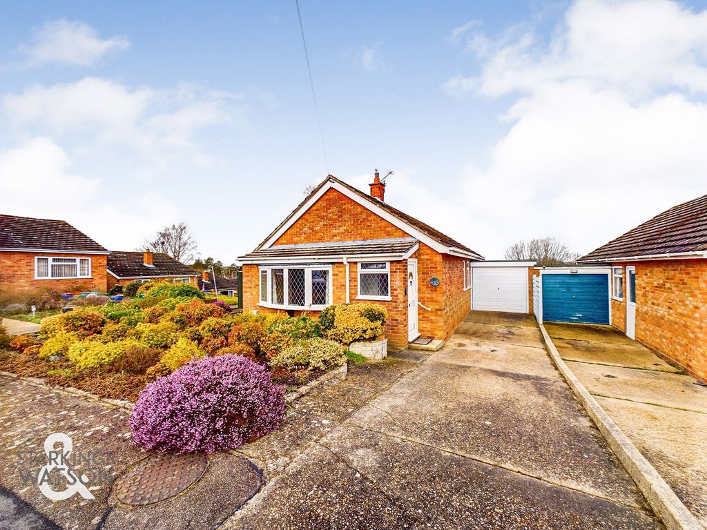 3 bed detached bungalow for sale in Fairfield Road, Bungay NR35, £285,000