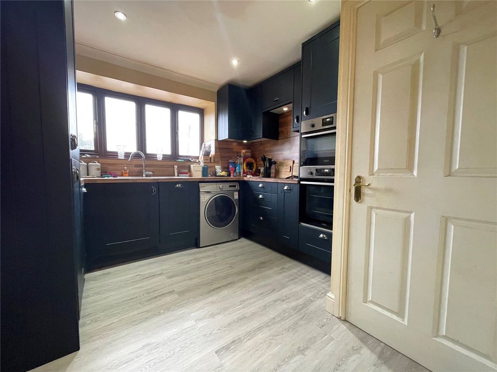 2 bed flat for sale in East Street, Fritwell, Bicester, Oxfordshire OX27, £170,000