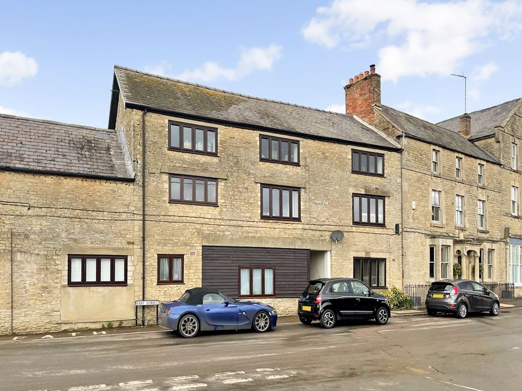 2 bed flat for sale in East Street, Fritwell, Bicester, Oxfordshire OX27, £170,000
