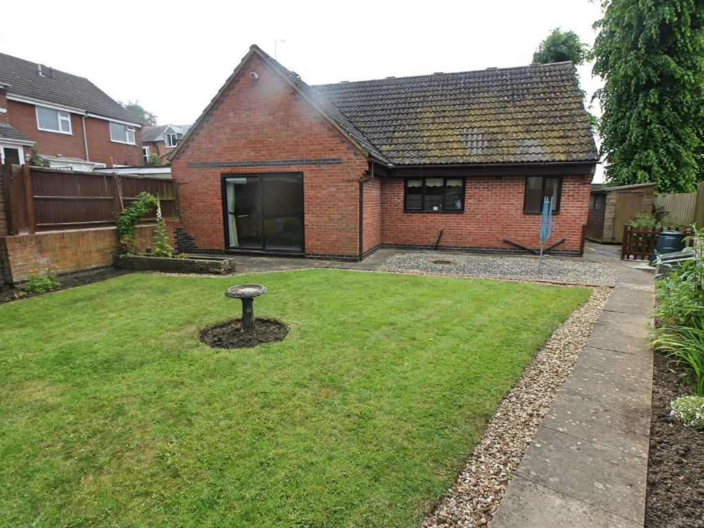 2 bed detached bungalow for sale in Chestnut Lane, Arnesby, Leicester LE8, £325,000