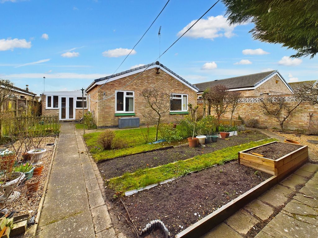 3 bed detached bungalow for sale in Highlands, Thetford, Norfolk IP24, £250,000