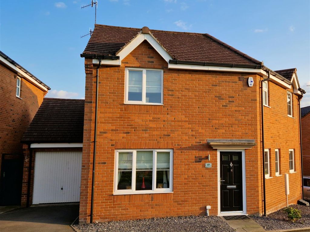 3 bed detached house for sale in Kirkpatrick Drive, Wordsley DY8, £299,995