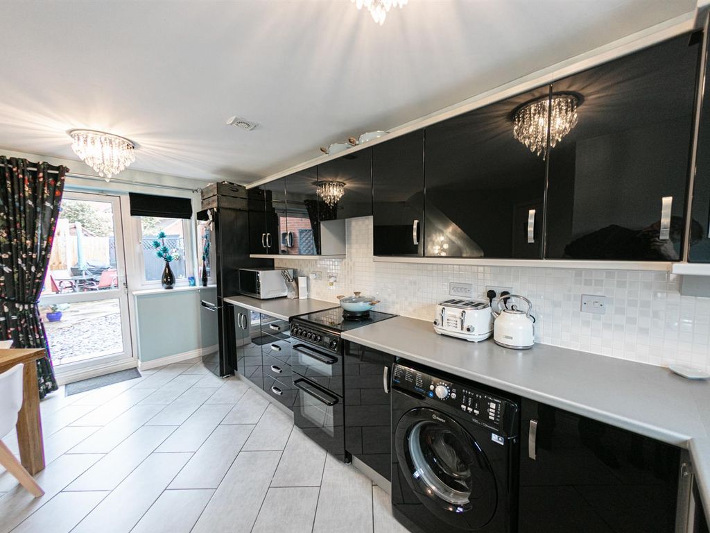 3 bed detached house for sale in Kirkpatrick Drive, Wordsley DY8, £299,995