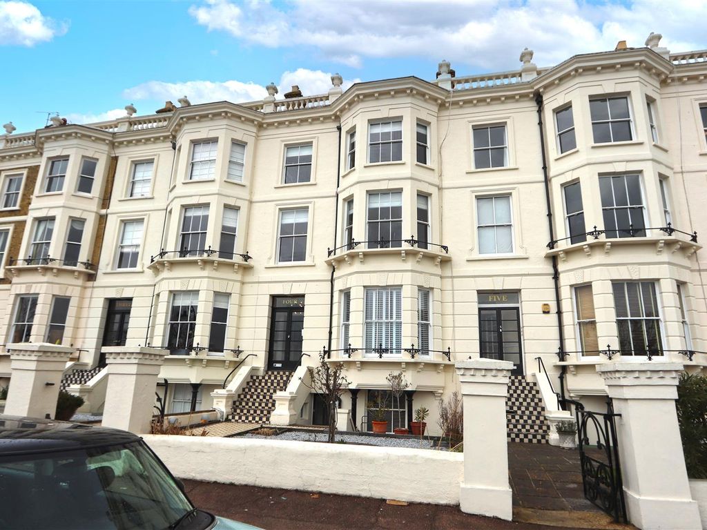 2 bed flat for sale in Clifton Terrace, Southend-On-Sea SS1, £325,000